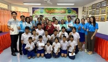 นายวิชิต เวชพันธุ์ ผู้อำนวยการสถานศึกษาโรงเรียนอนุบาลหนองกอง ได้มอบทุนการศึกษาโครงการสนับสนุนค่าปัจจัยพื้นฐาน สำหรับนักเรียนยากจนประจำปีการศึกษา 2/2567